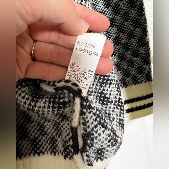 Dressed in LALA checkered grandpa cardigan - Picture 6 of 7